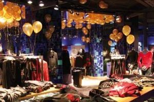 desigual-marseille-LED-commerce